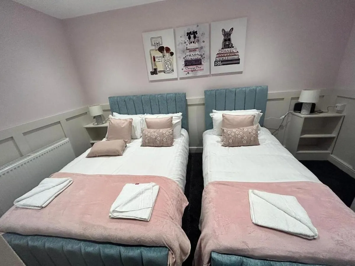 Full Private House Sleeping 26 Villa Blackpool Holiday home