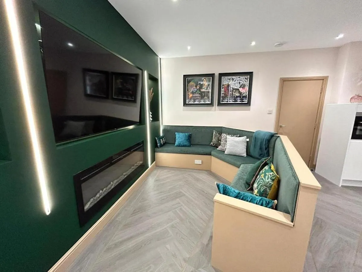 Full Private House Sleeping 26 Villa Blackpool